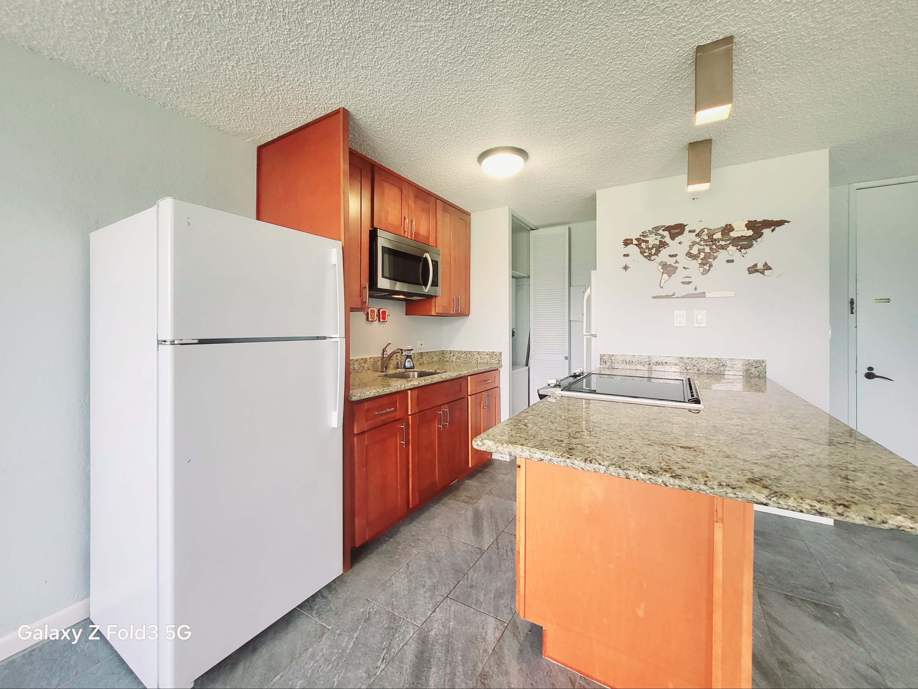 320 Liliuokalani Avenue - 1504